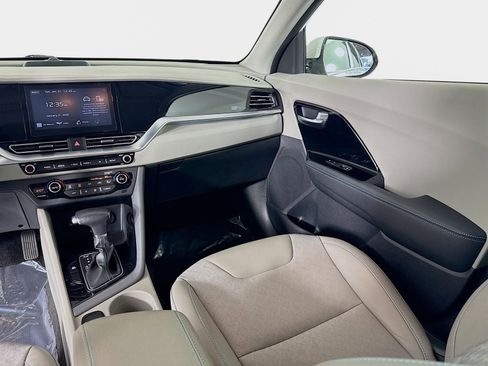 Certified 2020 Kia Niro EX image 23