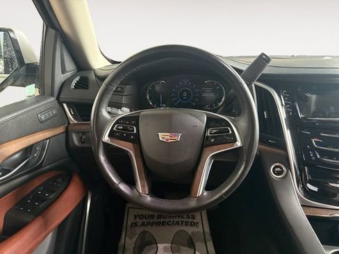 Used 2020 Cadillac Escalade Luxury AWD/4WD image 10