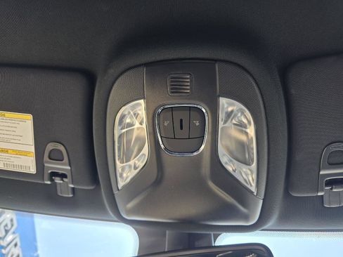 Used 2023 Jeep Compass Latitude AWD/4WD image 16