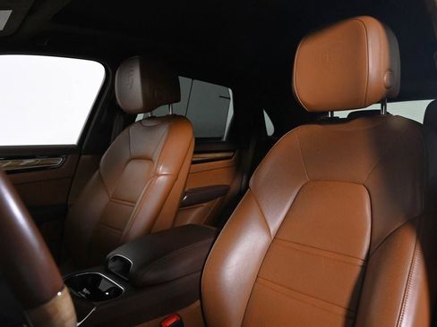 Certified 2023 Porsche Cayenne Turbo S AWD/4WD image 5