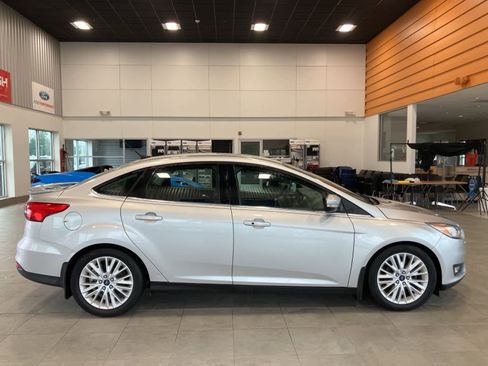 Used 2016 Ford Focus Titanium w/ Exterior Protection Package image 4