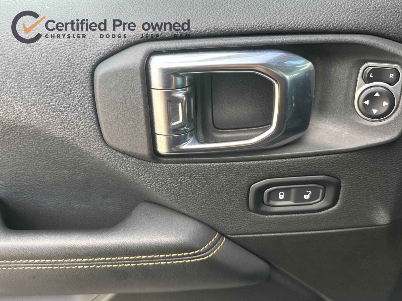 Used 2025 Jeep Wrangler Unlimited Sahara AWD/4WD image 12