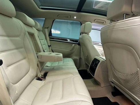 Used 2015 Volkswagen Touareg VR6 image 30