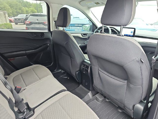 Used 2022 Ford Escape SE w/ SE Sport Appearance Package FWD image 11
