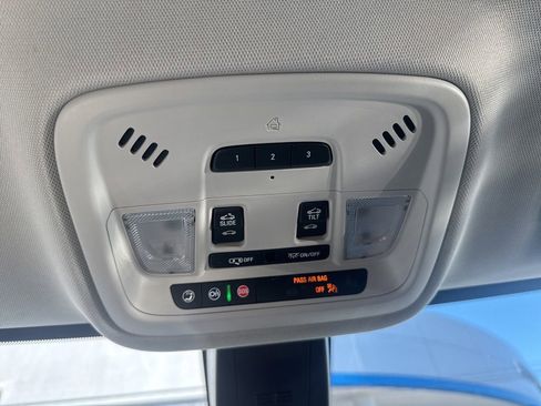 Certified 2021 Chevrolet Traverse LT w/ LT Premium Package image 45