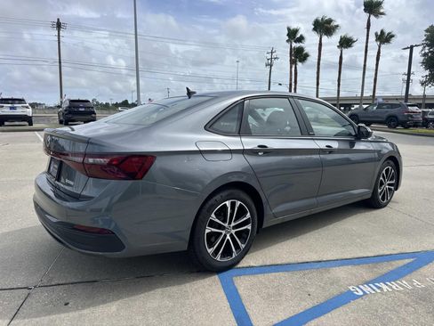 Used 2026 Volkswagen Jetta Sport FWD image 5