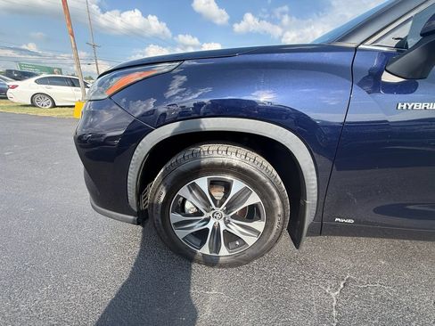 Used 2020 Toyota Highlander XLE AWD/4WD image 10