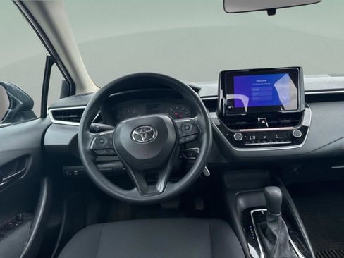 Used 2025 Toyota Corolla LE FWD image 9