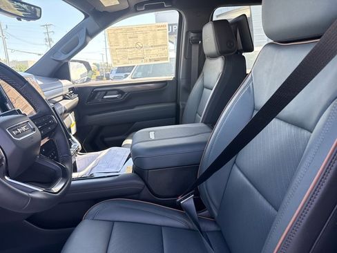 New 2026 GMC Yukon XL AT4 w/ AT4 Premium Plus Package AWD/4WD image 5