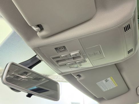 Used 2019 Volkswagen Tiguan SE w/ Panoramic Sunroof Package image 42