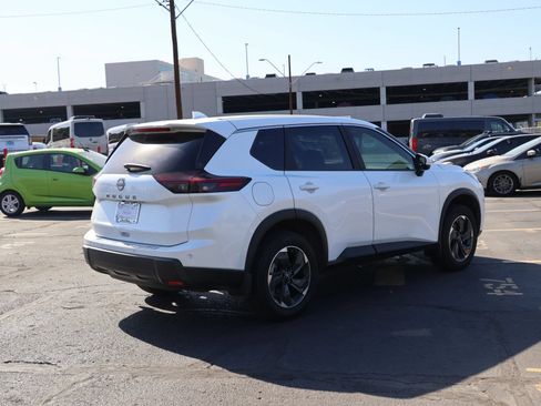 Used 2026 Nissan Rogue SV FWD image 4