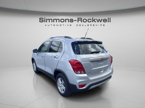 Used 2020 Chevrolet Trax LT w/ LT Convenience Package image 7