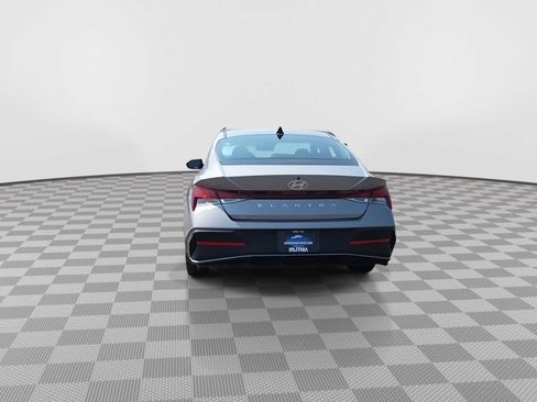Used 2025 Hyundai Elantra SE FWD image 7