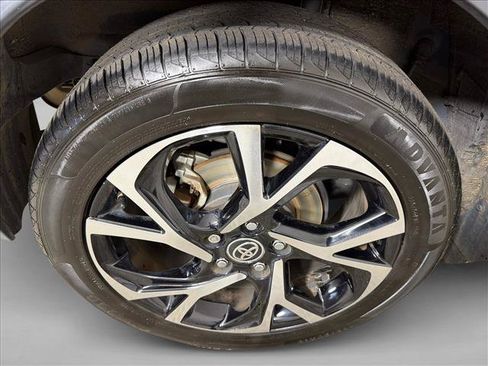 Used 2020 Toyota C-HR XLE FWD image 17