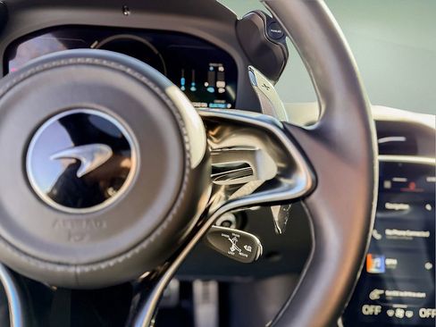 Used 2025 McLaren Artura Spider image 22