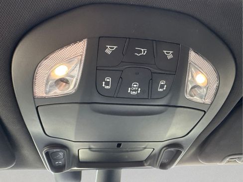 Used 2020 Chrysler Pacifica Limited FWD image 35