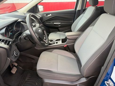 Used 2019 Ford Escape SE image 21