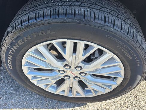 Used 2025 GMC Acadia Elevation w/ Elevation Premium Package FWD image 9