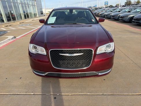 Used 2023 Chrysler 300 Touring image 8