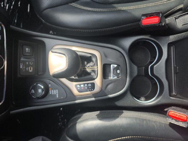 Used 2015 Jeep Cherokee Limited w/ Luxury Group AWD/4WD image 15