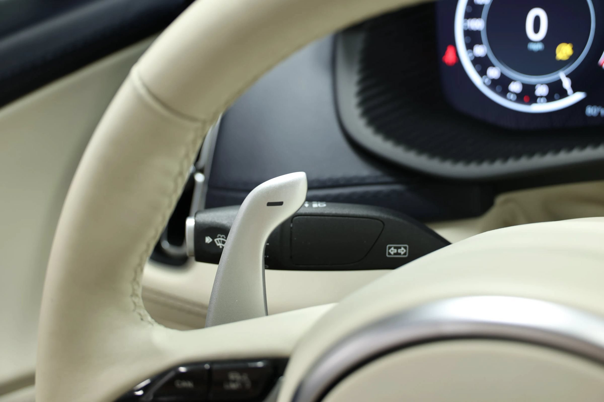 Used 2021 Aston Martin DBX AWD/4WD image 26