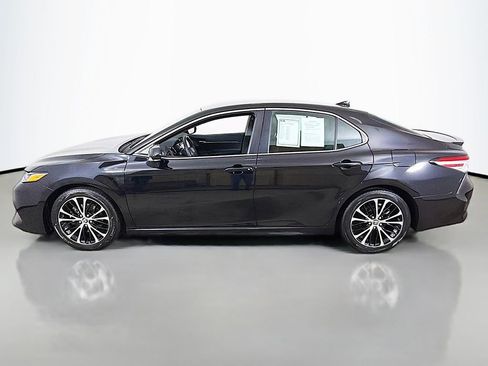 Used 2020 Toyota Camry SE image 10