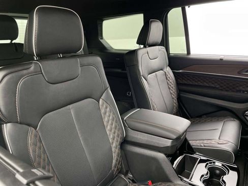 New 2025 Jeep Grand Cherokee L Summit w/ Luxury Tech Group V image 21