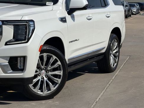 Used 2021 GMC Yukon Denali w/ Denali Premium Package RWD image 3