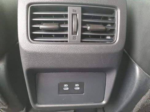 Used 2025 Nissan Rogue SV AWD/4WD image 13