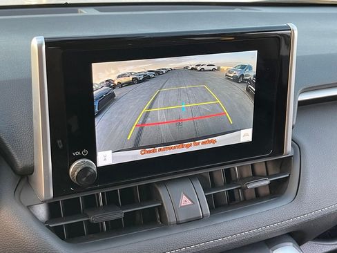 Used 2025 Toyota RAV4 XLE AWD/4WD image 9