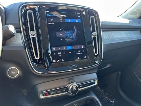 Certified 2025 Volvo XC40 B5 Plus image 20