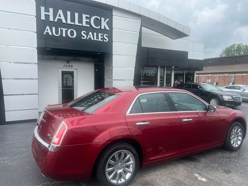 Used 2014 Chrysler 300 C RWD image 6