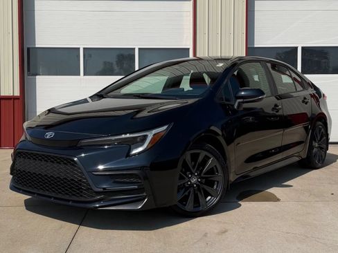 Used 2024 Toyota Corolla SE FWD image 3