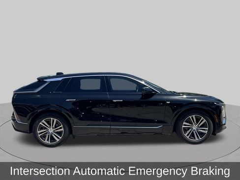 Used 2024 Cadillac Lyriq Luxury AWD/4WD image 7