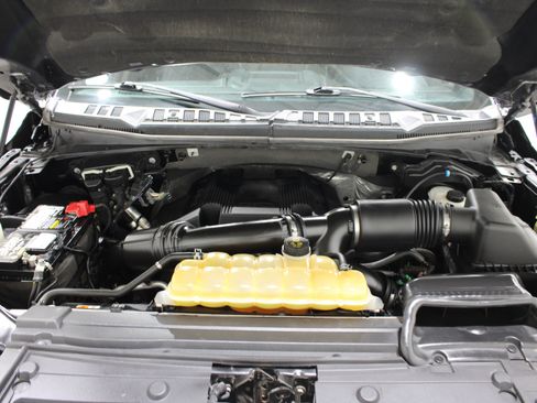 Used 2017 Ford F150 Platinum w/ Equipment Group 701A Luxury image 38