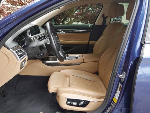 Used 2017 BMW ALPINA B7 xDrive AWD/4WD image 3