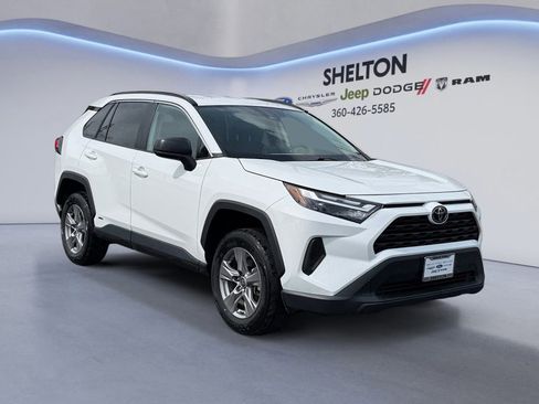 Used 2025 Toyota RAV4 LE AWD/4WD image 8