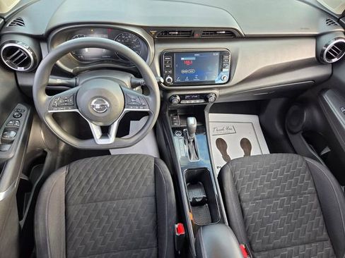 Used 2021 Nissan Kicks SV image 9