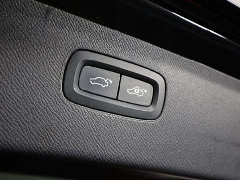 Used 2016 Volvo XC90 T6 R-Design w/ Vision Package image 19