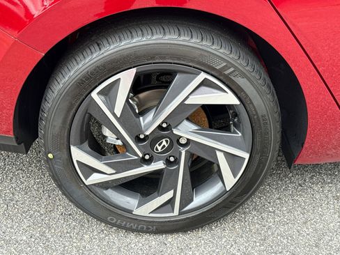 Certified 2025 Hyundai Elantra Sport image 17