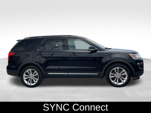 Used 2018 Ford Explorer XLT w/ Equipment Group 202A FWD image 4