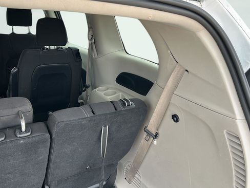 Used 2022 Chrysler Voyager LX FWD image 12