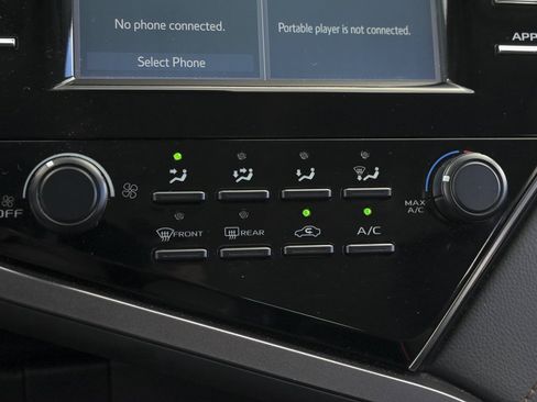 Used 2019 Toyota Camry LE image 29