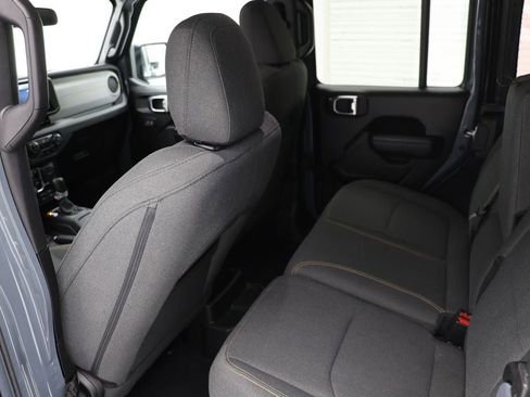 Used 2024 Jeep Wrangler Unlimited image 11