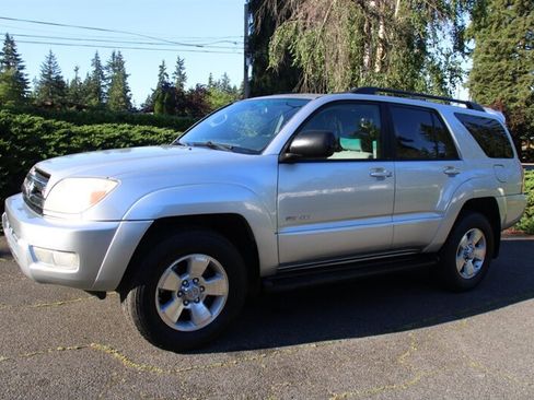 Used 2005 Toyota 4Runner SR5 AWD/4WD image 1