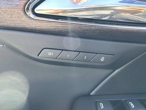 Used 2023 Buick Envision Avenir image 19