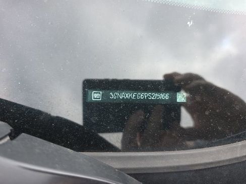 Used 2023 Chevrolet Equinox LT FWD image 10
