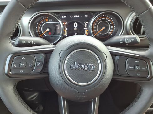 Used 2023 Jeep Gladiator Sport AWD/4WD image 16
