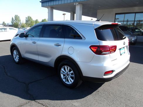 Used 2019 Kia Sorento AWD V6 image 3