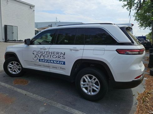 Used 2023 Jeep Grand Cherokee Laredo w/ Luxury Tech Group I image 9